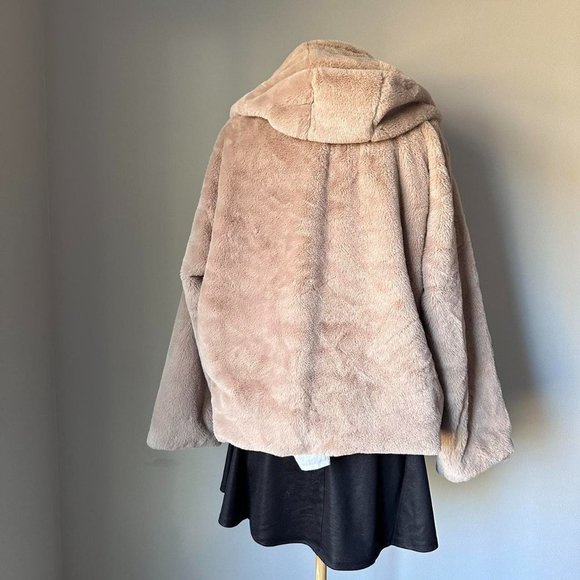 Forever 21 Tan Faux Fur Super Soft Fuzzy Jacket - Picture 6 of 8